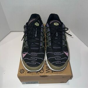 Nike Men's Athletic Shoes - Black, Pink, Olive